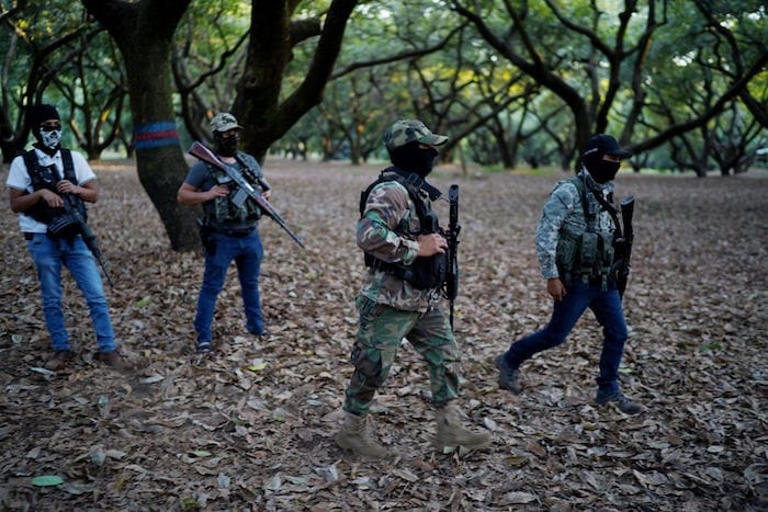 Grupos que se han proclamado ser de autodefensa han incrementando sus patrullajes en la Tierra Caliente, Michoacán, esto debido a los constantes ataques del Cártel Jalisco Nueva Generación (CJNG), quien señalan en la última semana se han posicionado en la cabecera municipal de Aguililla y Coalcomán.