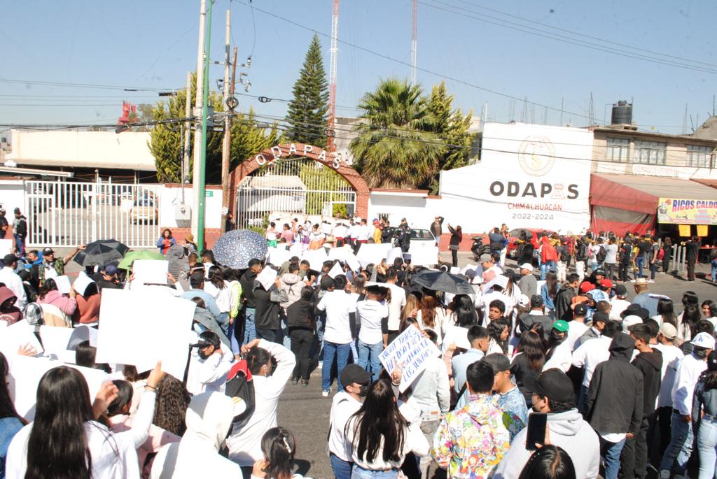 Estudiantes de Chimalhuacán se Manifiestan – Lacallelibre