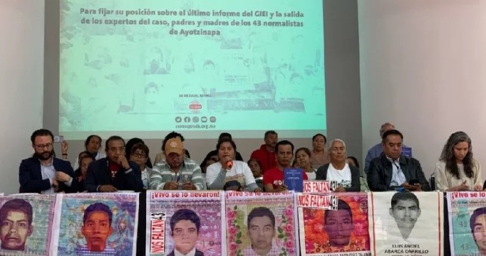 AMLO-Ayotzinapa.jpg