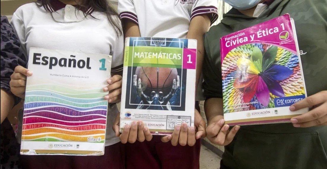 Acusan-LIBROS-1.jpg