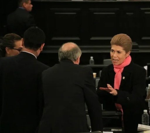 CLAUDIA Cuestiona 5
