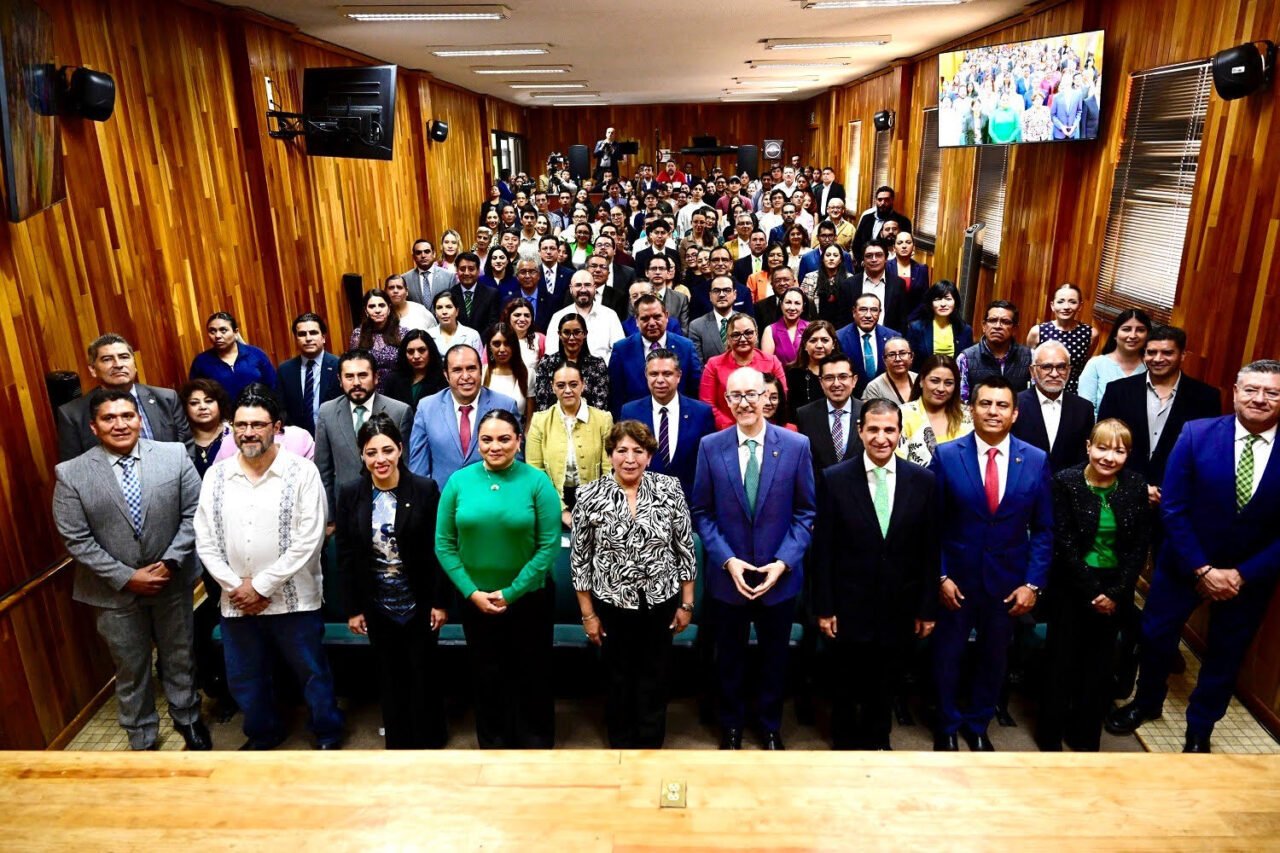 DELFINA universidad 2