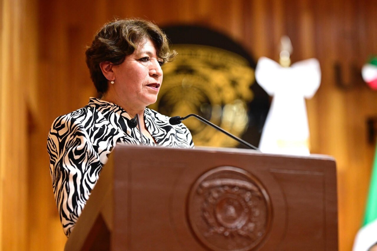 DELFINA universidad 4