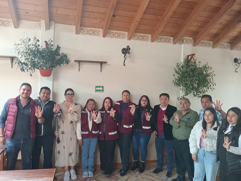 Reporteros en Movimiento La Síndico y Regidoras del PVEM en Ozumba, Exigieron «Moches», Antes de Pasarse a Morena