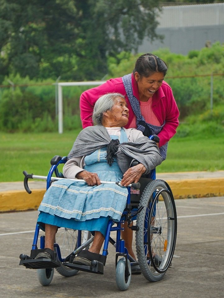 La Iniciativa de Ley, busca la consolidación de políticas públicas que beneficien a niñas, niños, personas adultas mayores, con discapacidad y quienes realizan este tipo de labores.