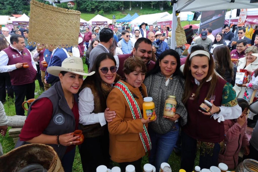 Acompañan Congresistas la Entrega del Camino La Marquesa-Tenango Acompañan Congresistas la Entrega del Camino La Marquesa-Tenango