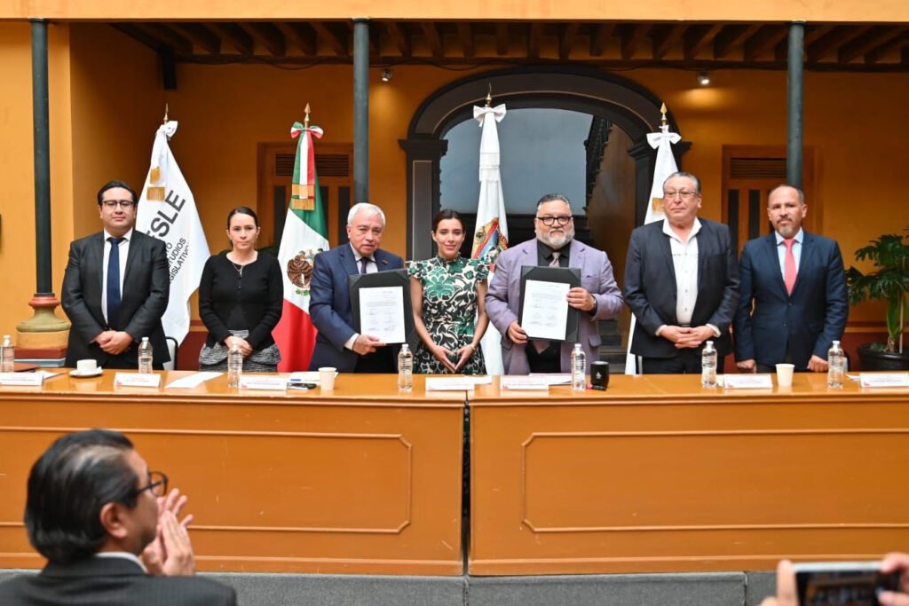 Firman Inesle e IHAEM Convenio Para Profesionalizar la Función Parlamentaria
